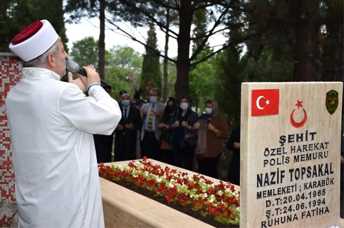 Şehit Polis Topsakal mezarı başında anıldı