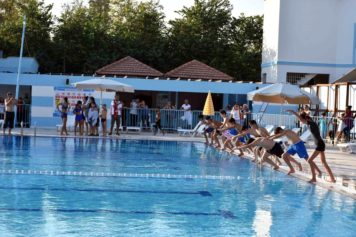 Tarsus Su Parkında yüzme sezonu açıldı