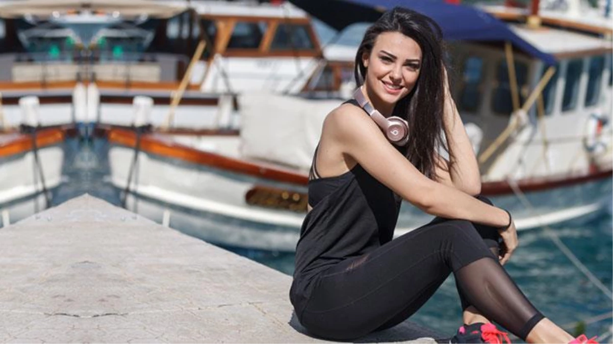 Tatil sezonunu Fethiye\'de açan Tuvana Türkay\'dan iddialı poz