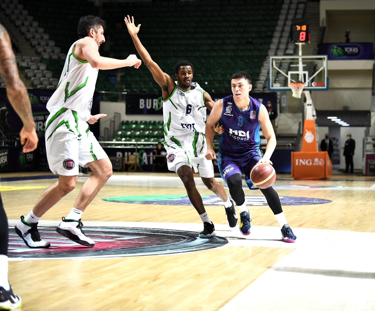 Tofaş Basketbol Takımı, Pako Cruz\'u kadrosuna kattı
