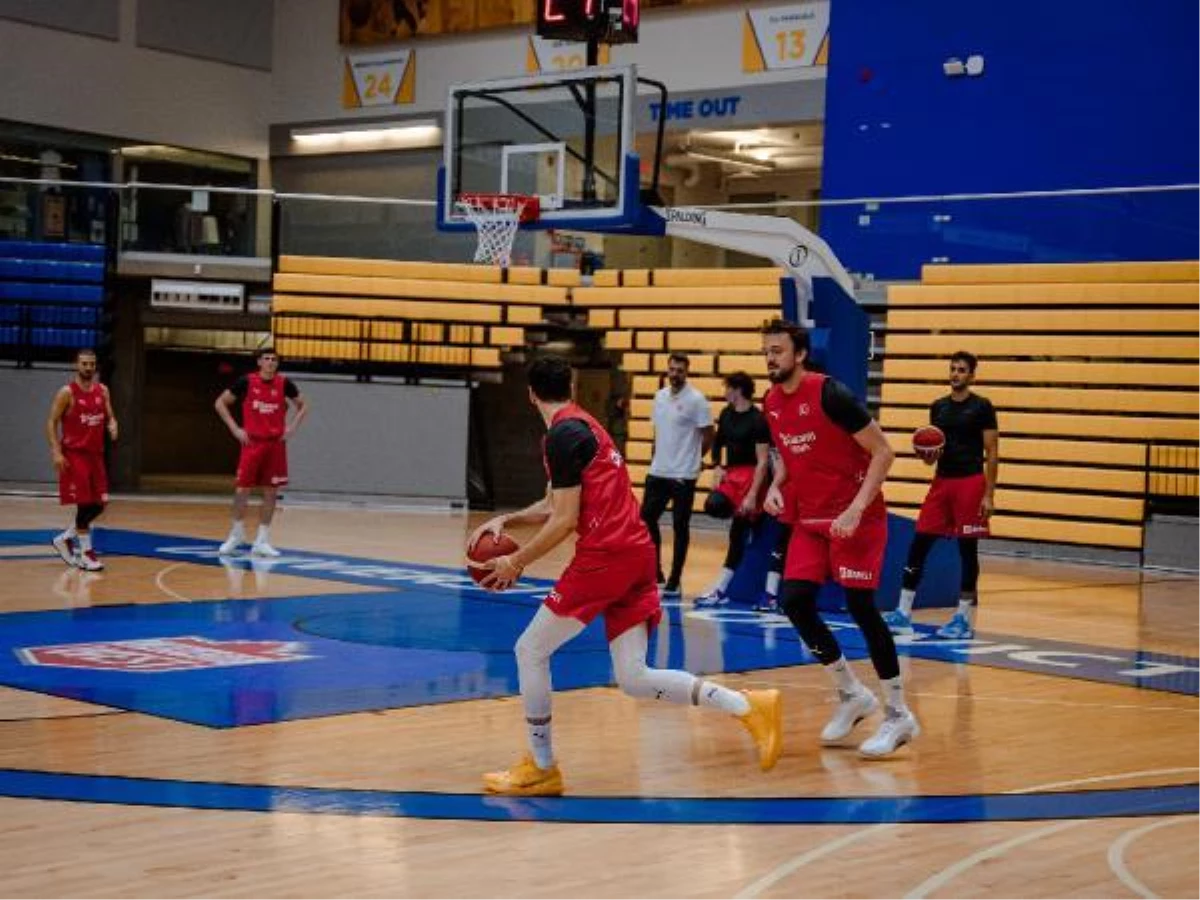 A Milli Erkek Basketbol Takımı, Kanada\'da ilk antrenmanını yaptı