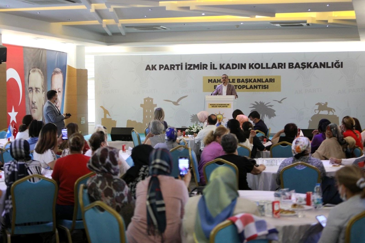 AK Kadın İzmir\'den Mahalle Başkanları Bölge Toplantısı