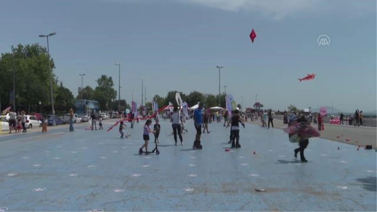 Caddebostan sahilinde uçurtma festivali düzenlendi