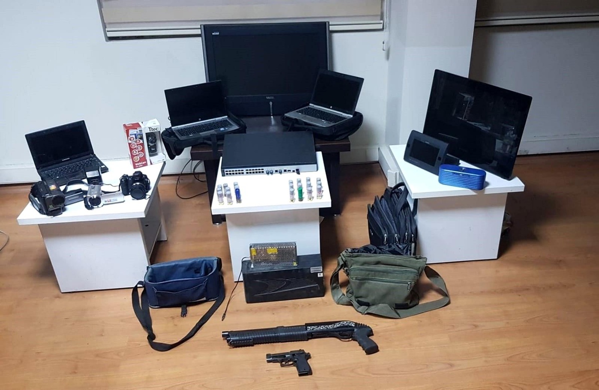 Çaldığı eşyalarla yakalanan zanlı tutuklandı