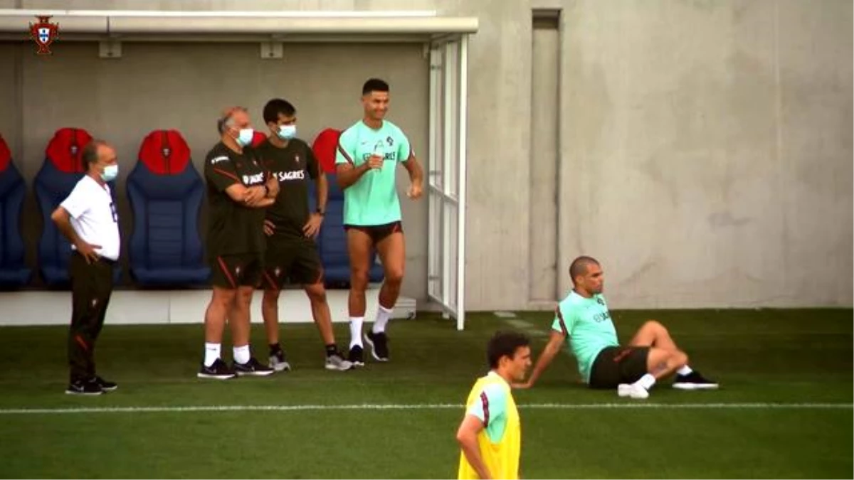 Cristiano Ronaldo Portekiz Antrenmanında Pepe\'ye Şaka Yaptı