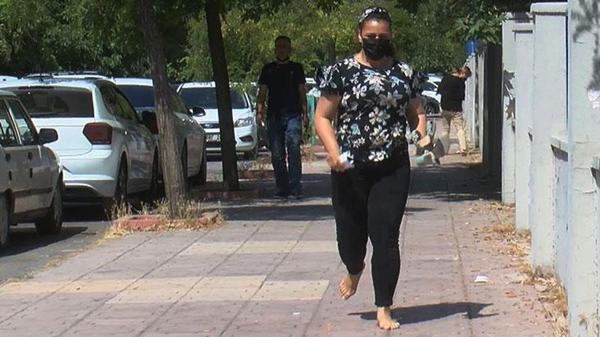 Geç kalacağını anlayınca yalın ayak koşmaya başladı! YKS öğrencisi son anda sınava yetişti