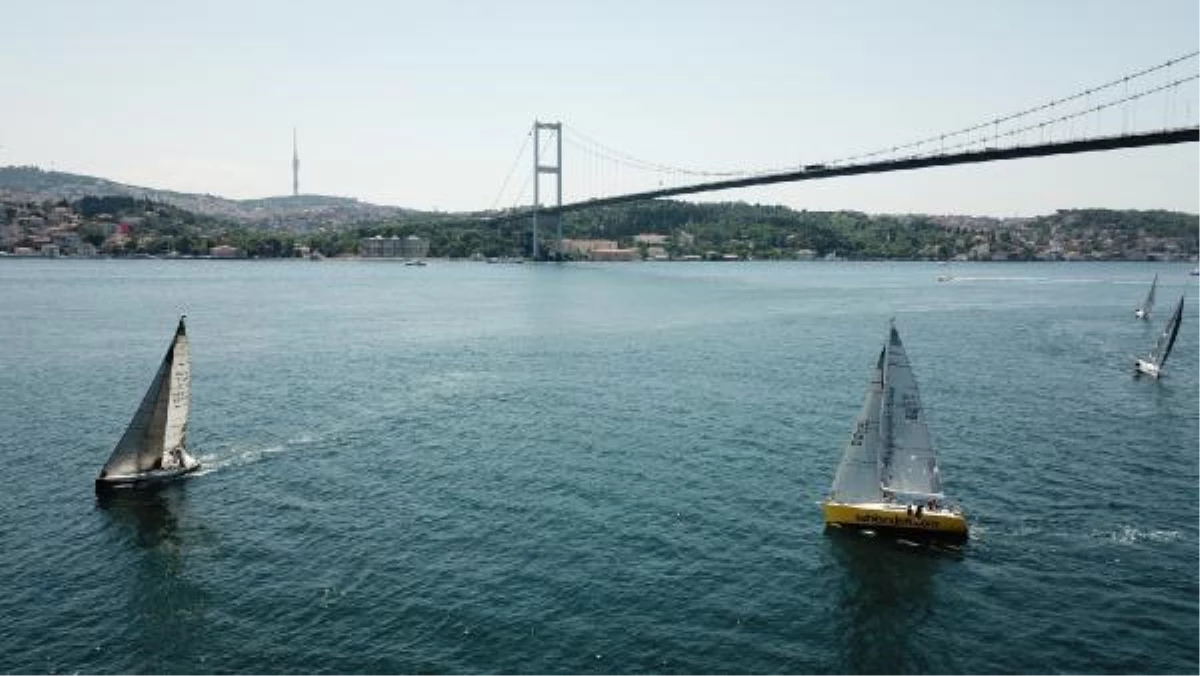 İstanbul Boğazı\'nda yelkenli yarışları havadan görüntülendi