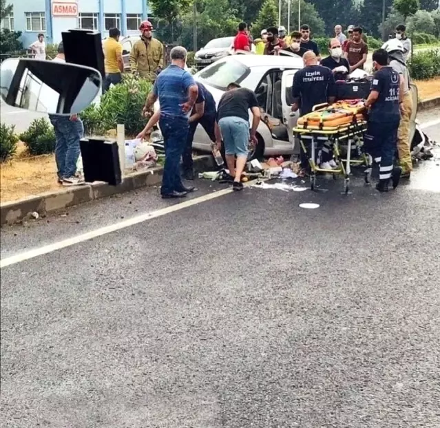 Son Dakika Izmir De Otomobil Is Makinesine Carpti 1 Olu 1 Yarali Son Dakika