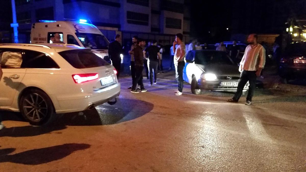 Konya\'da iki otomobil çarpıştı: 3 yaralı
