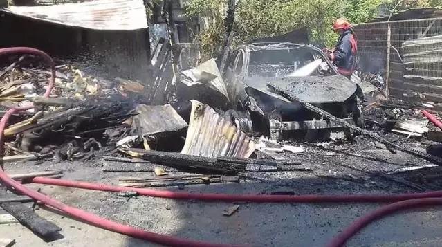 Yeni satın alınan park halindeki sıfır otomobil birdenbire küle döndü Yeni satın alınan park halindeki sıfır otomobil birdenbire küle döndü