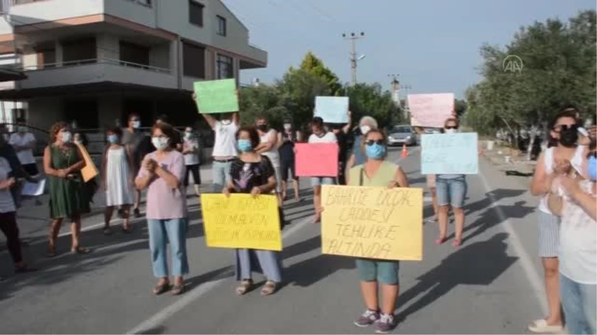 Dikili\'de belediyenin yol düzenlemesine bir grup mahalle sakini tepki gösterdi