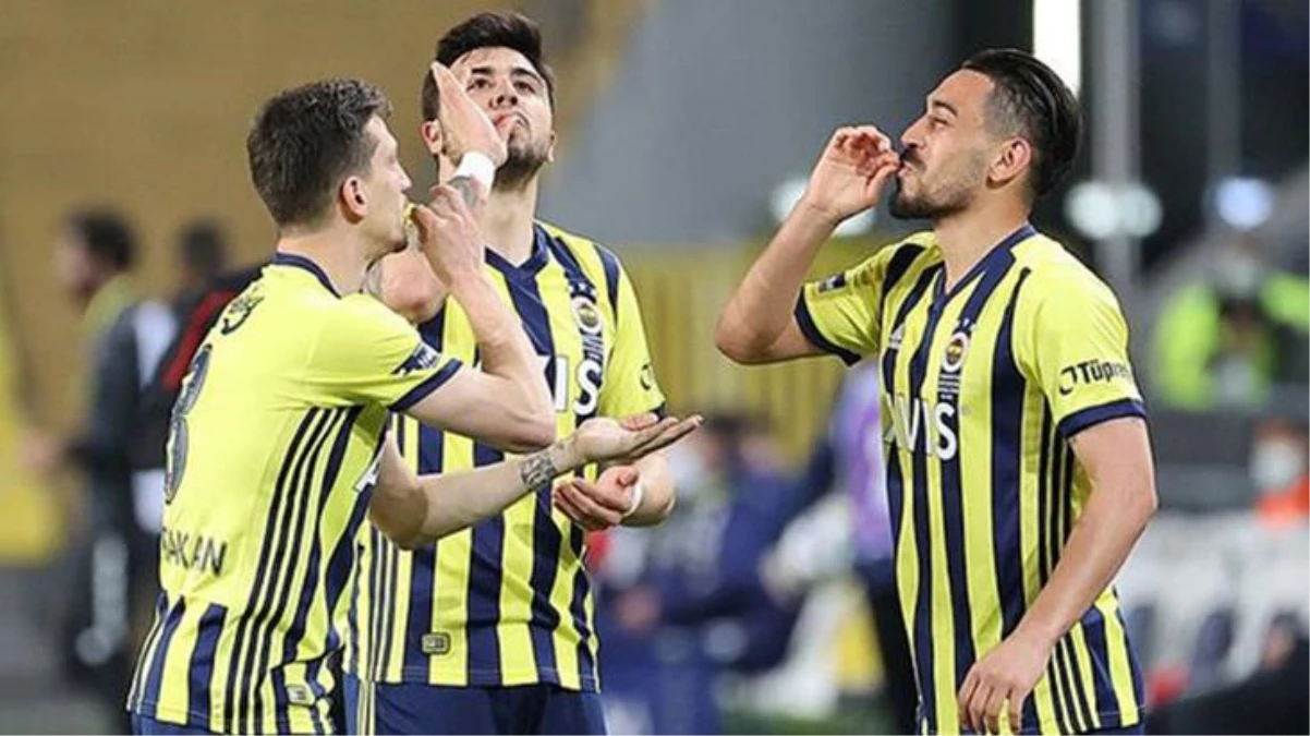 Fenerbahçe\'nin yıldız futbolcuları horon tepti