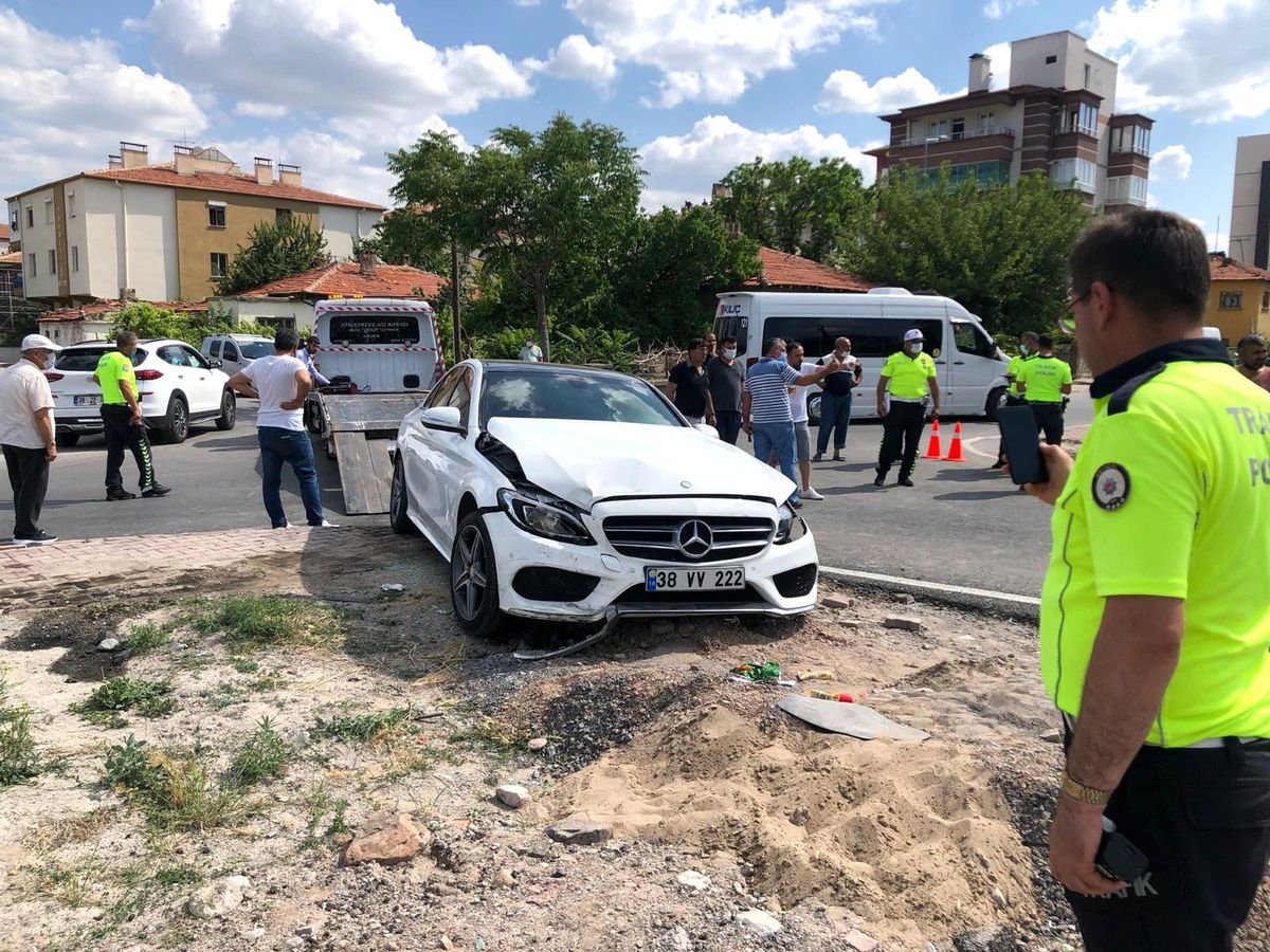 Kayseri\'de trafik kazası : 8 yaralı