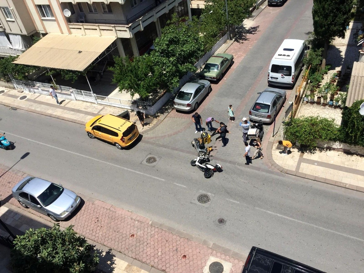 Son dakika! Kazaya karışan yabancı uyruklu şüpheliler, kaçmak isterken vatandaş engeline takıldı