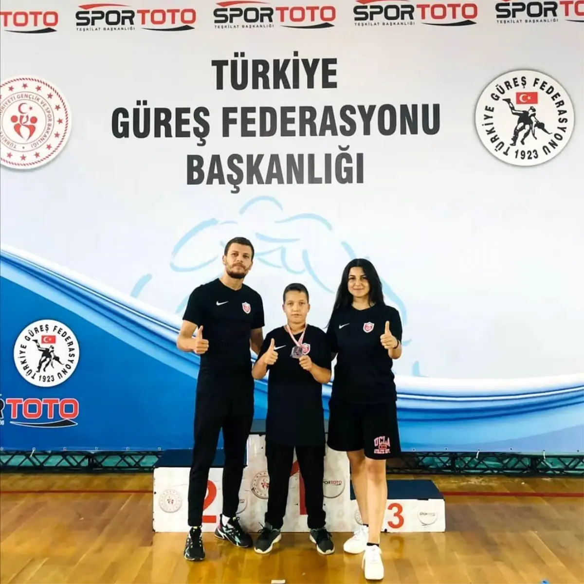 Kepez Belediyespor güreşçisi minderde Türkiye 2\'ncisi