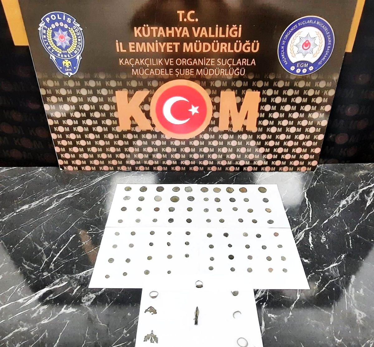 Kütahya\'da durdurulan araçta 87 adet tarihi eser ele geçirildi
