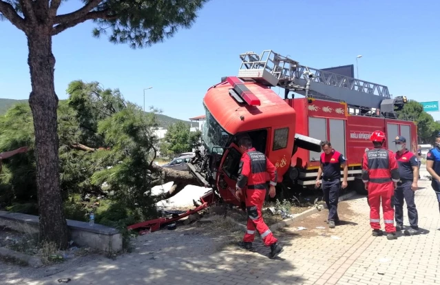 Son dakika haberleri: Menteşe'de itfaiye aracı kazaya karıştı: 5 yaralı