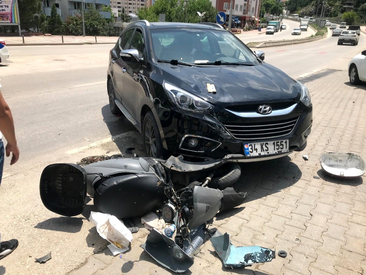 Otomobil le motosiklet çarpıştı, 1 kişi yaralandı