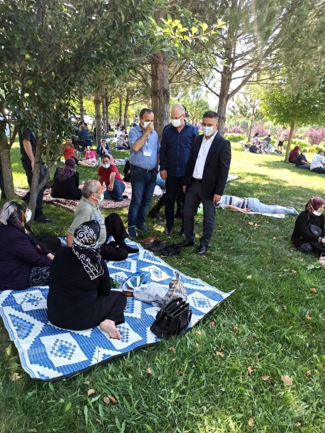 Rektör Kuş, ailelerin sınav heyecanına ortak oldu