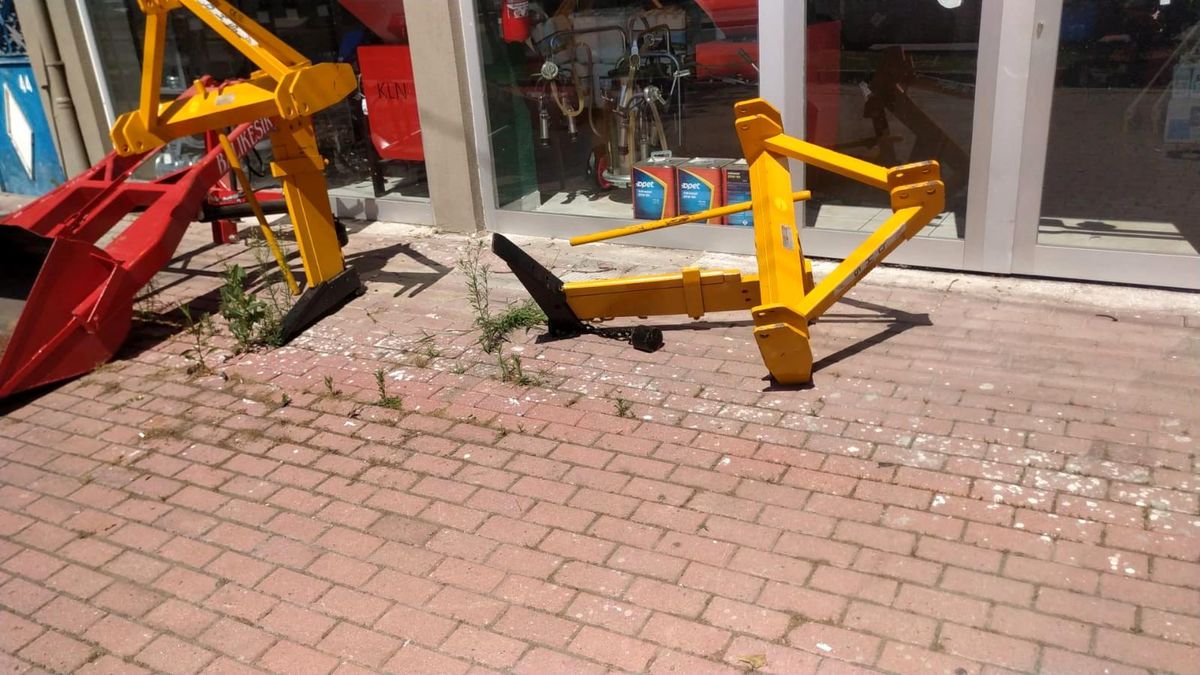 Tarım aletinin altında kaldı
