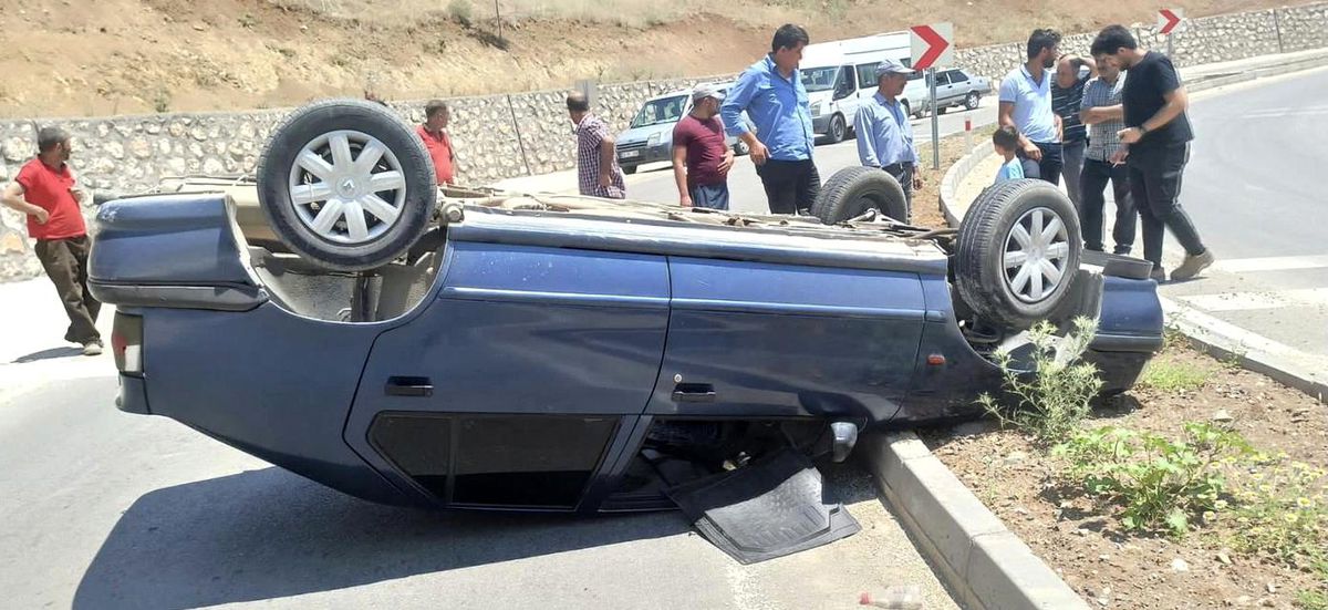 Ters dönen otomobilden burnu kanamadan çıktı