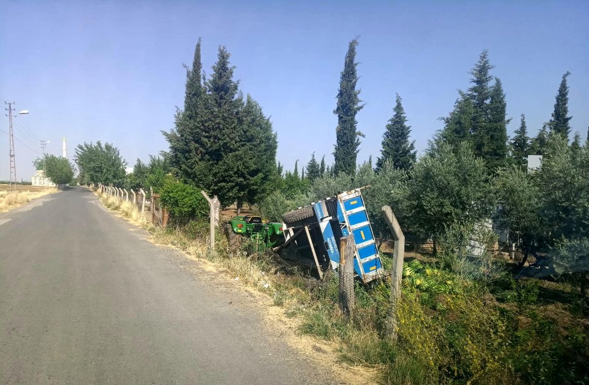 Traktör şarampole devrildi: 1 yaralı