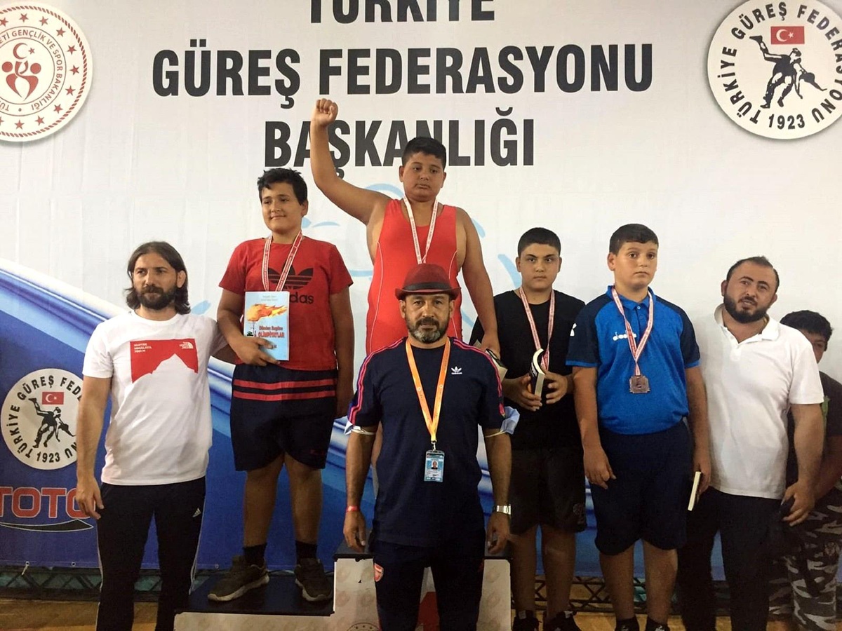 Yüreğir\'in pehlivanı Türkiye şampiyonu oldu
