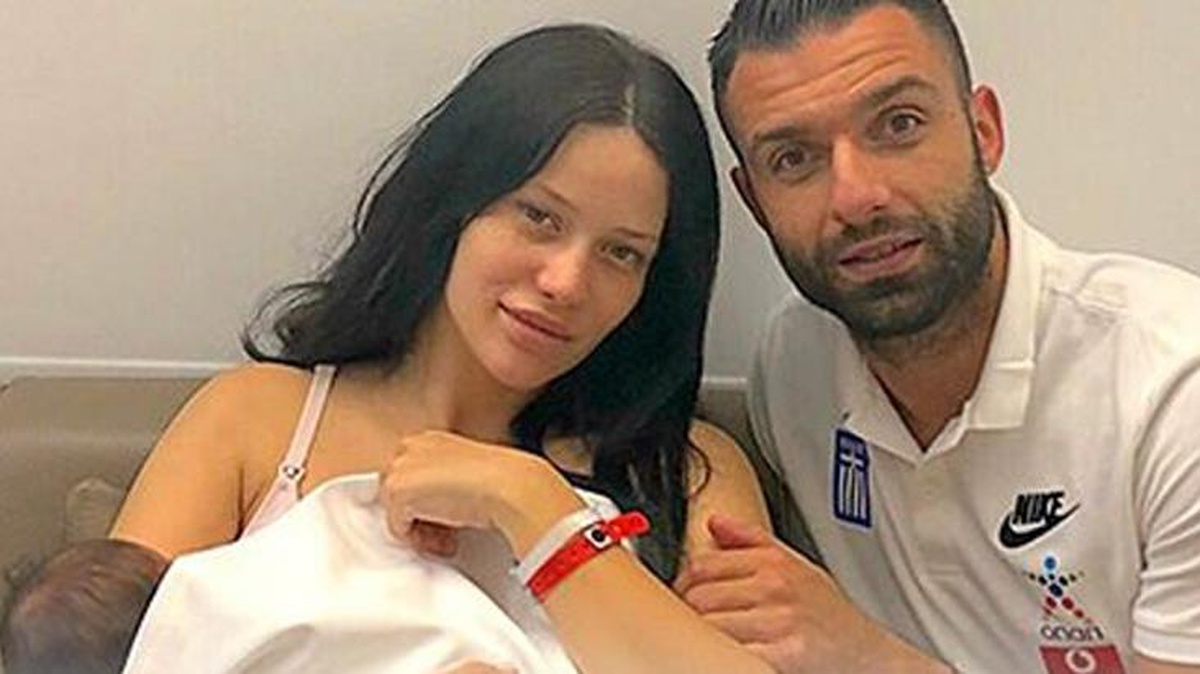 6 ay önce Alanyaspor\'la sözleşme uzatmıştı! Tzavellas, "Ailevi sebeplerim var" diyerek kulüpten ayrıldı