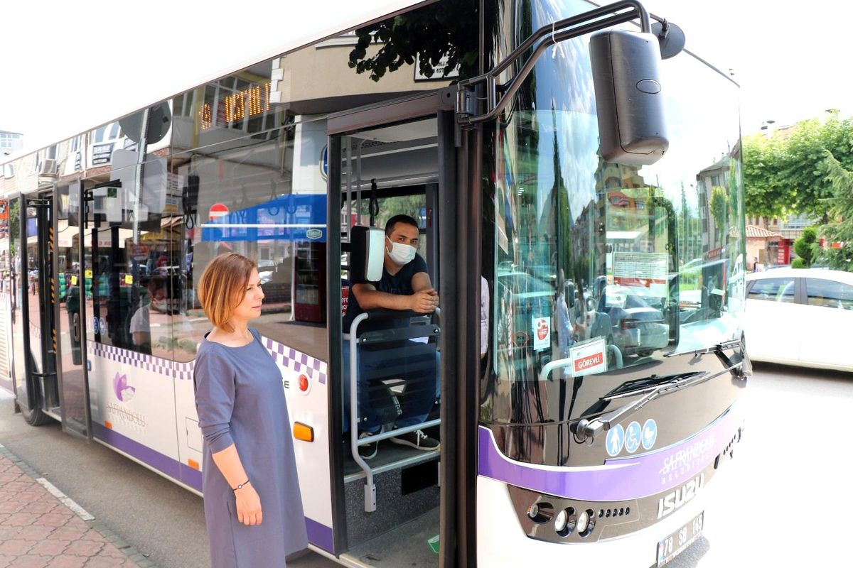 Başkan Köse halk otobüslerinde vatandaşlarla konuştu