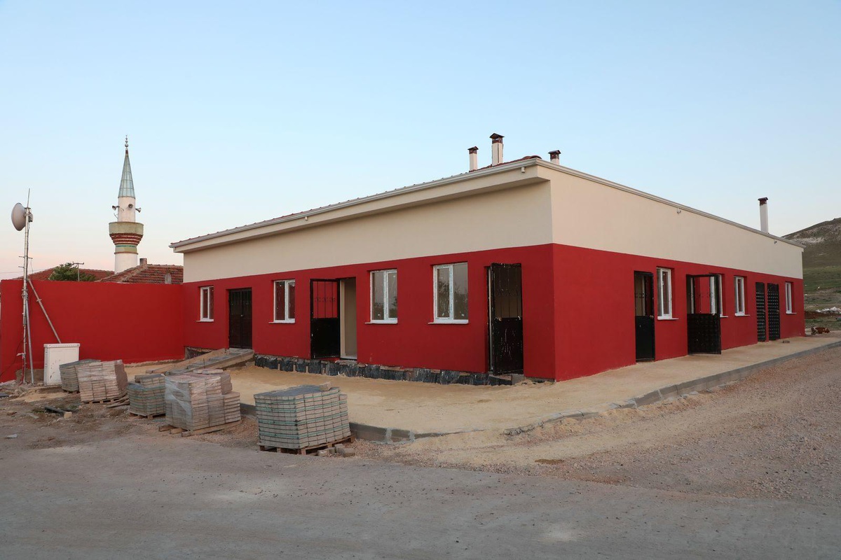 Başkan Kurt taziye evi çalışmalarını inceledi