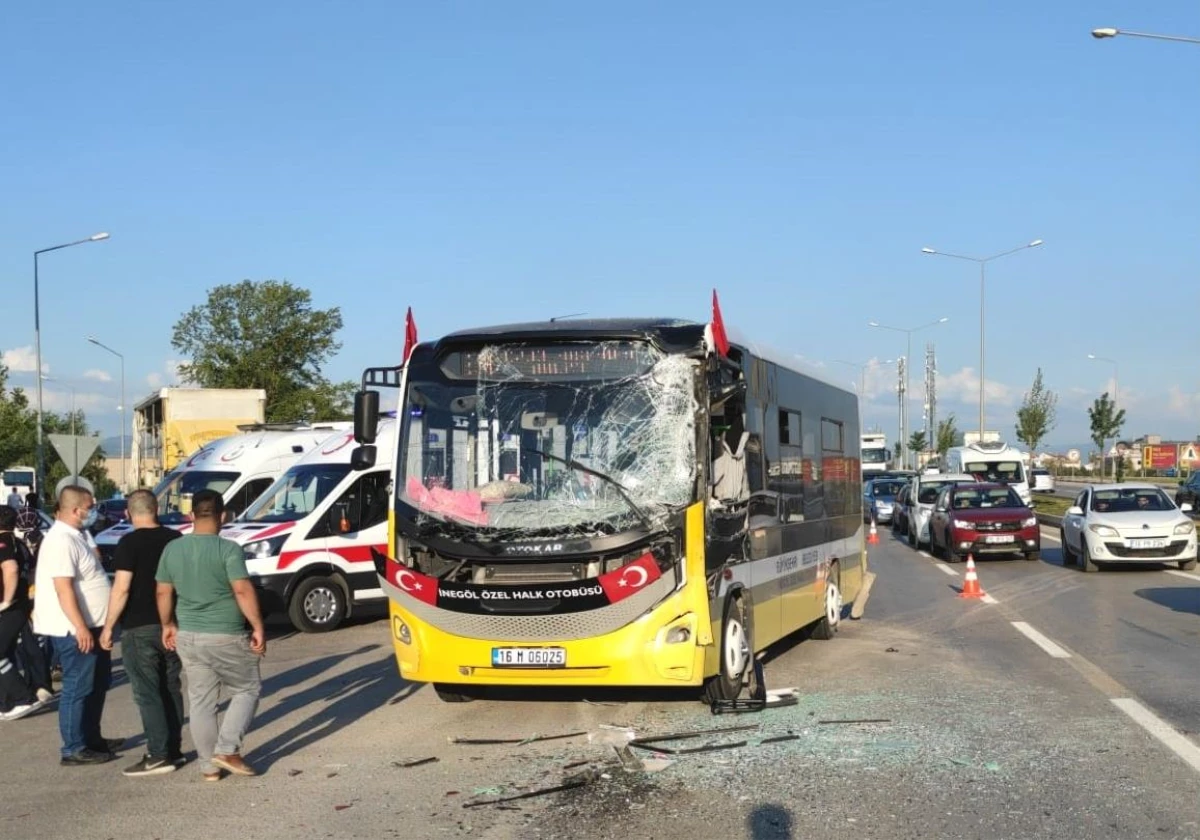 Bursa\'da zincirleme trafik kazası: 2 yaralı