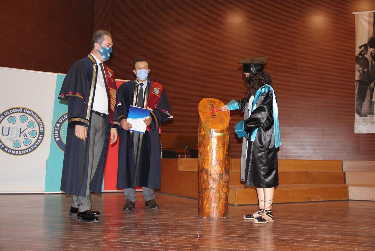 Bursa Uludağ Üniversitesi Devlet Konservatuvarı mezuniyet töreni düzenlendi