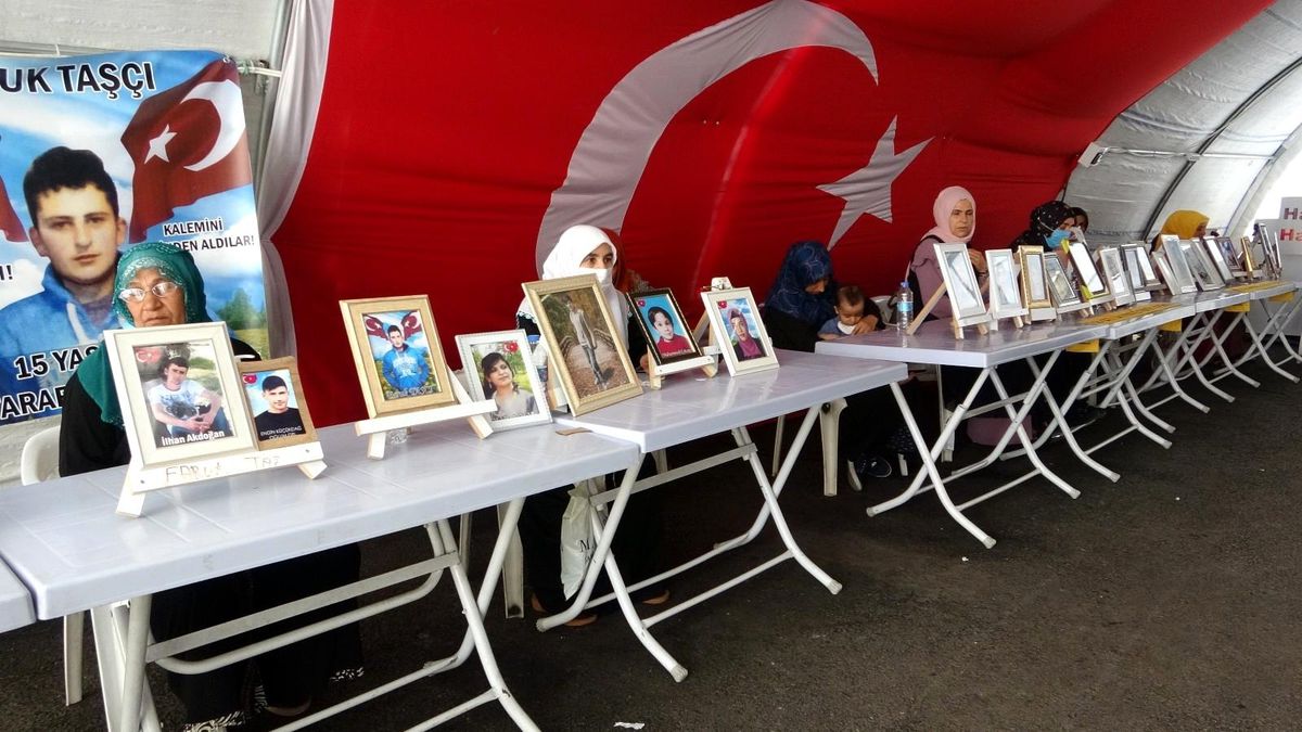 Eylemdeki anne Çiftçi\'den PKK\'ya lanet
