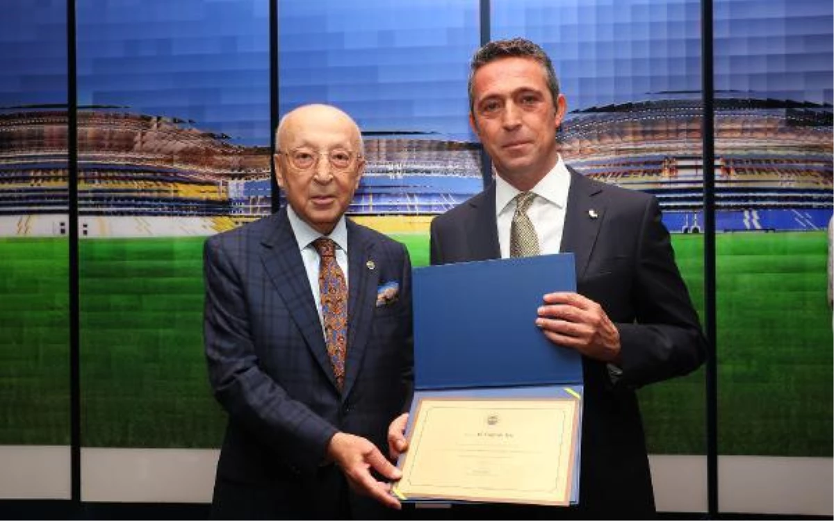 Fenerbahçe\'de başkan Ali Koç ve yönetim kurulu üyeleri, mazbatalarını aldı