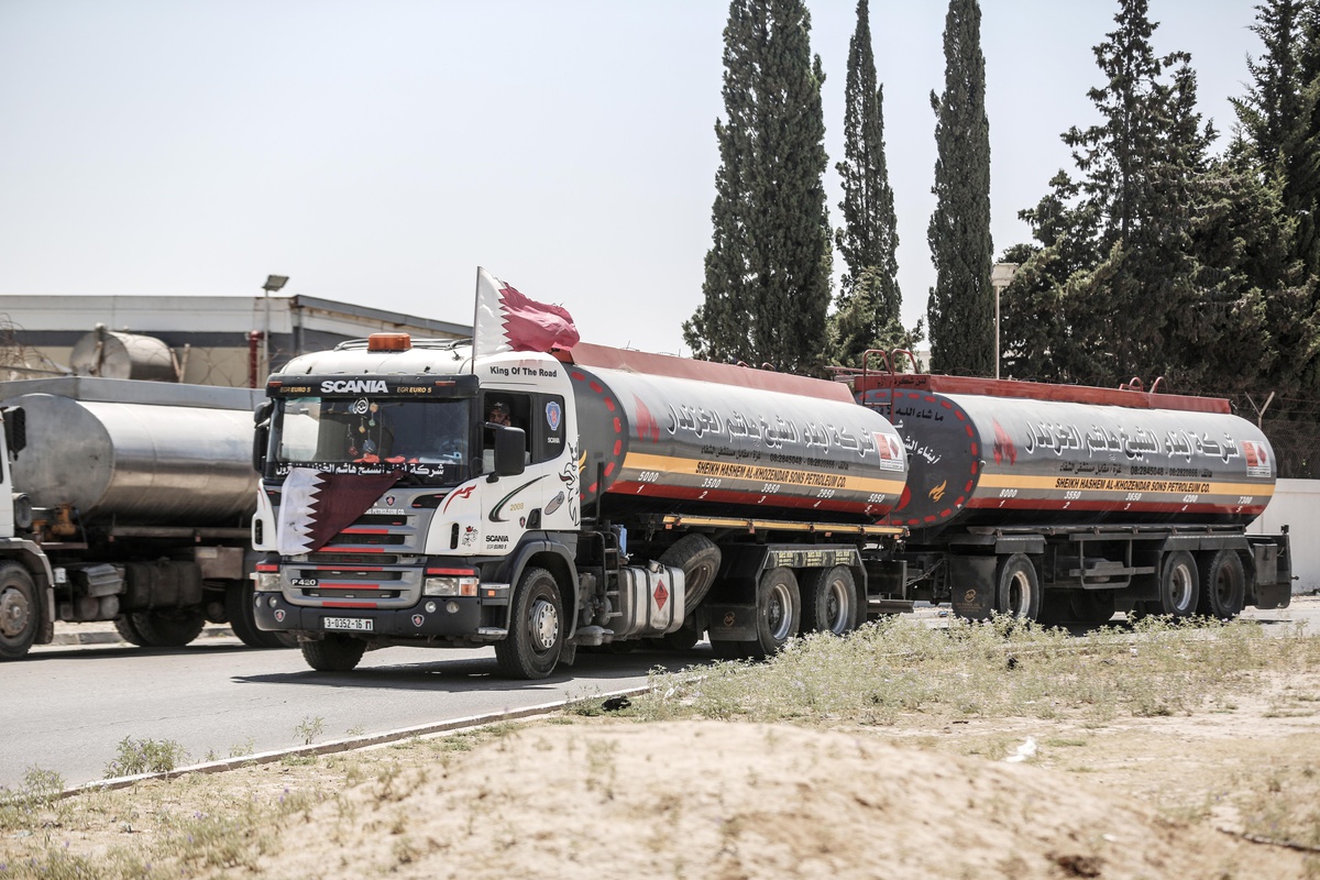 İsrail, Katar\'ın finanse ettiği yakıtın Gazze\'ye girişine izin verdi