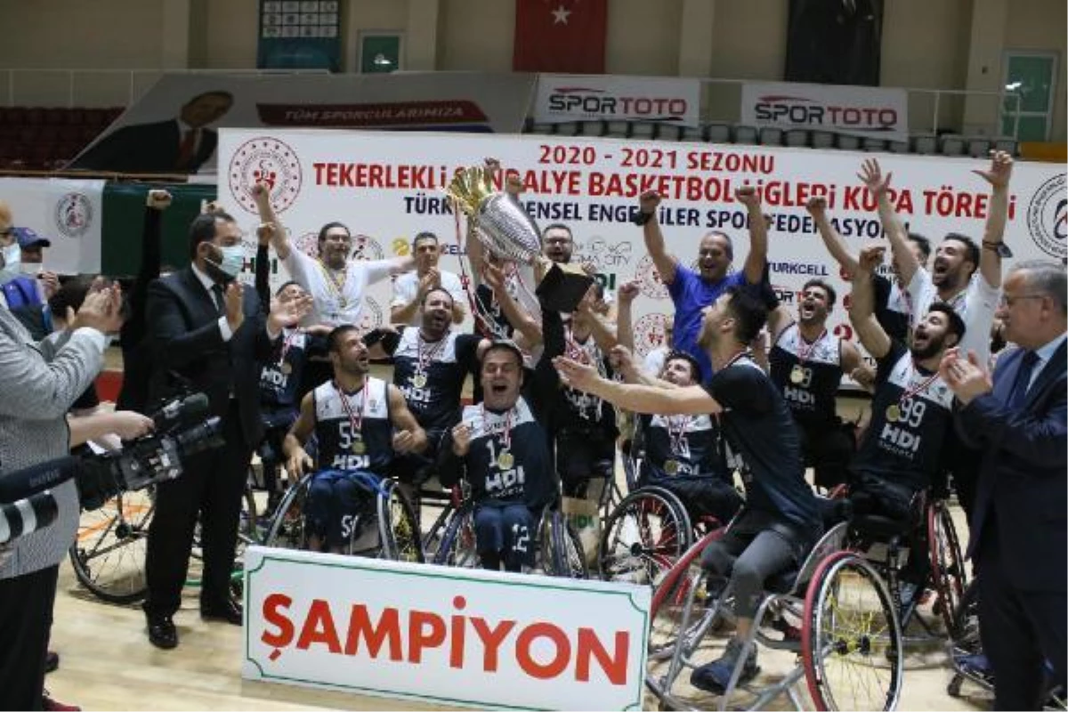 İzmir BŞB tekerlekli sandalye basketbolda 17 yıl sonra şampiyon