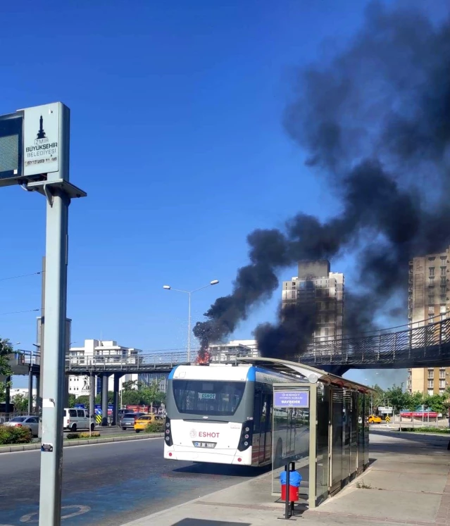 İzmir'de elektrikli otobüs alev alev yandı