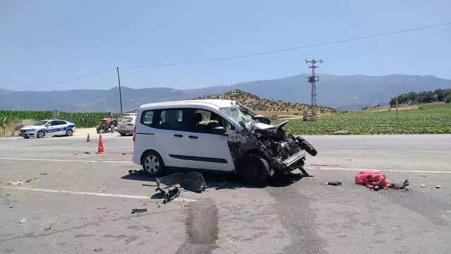 İzmir'de feci kaza: 1 kişi yaşamını yitirdi, 17 tarım işçisi ölümden döndü