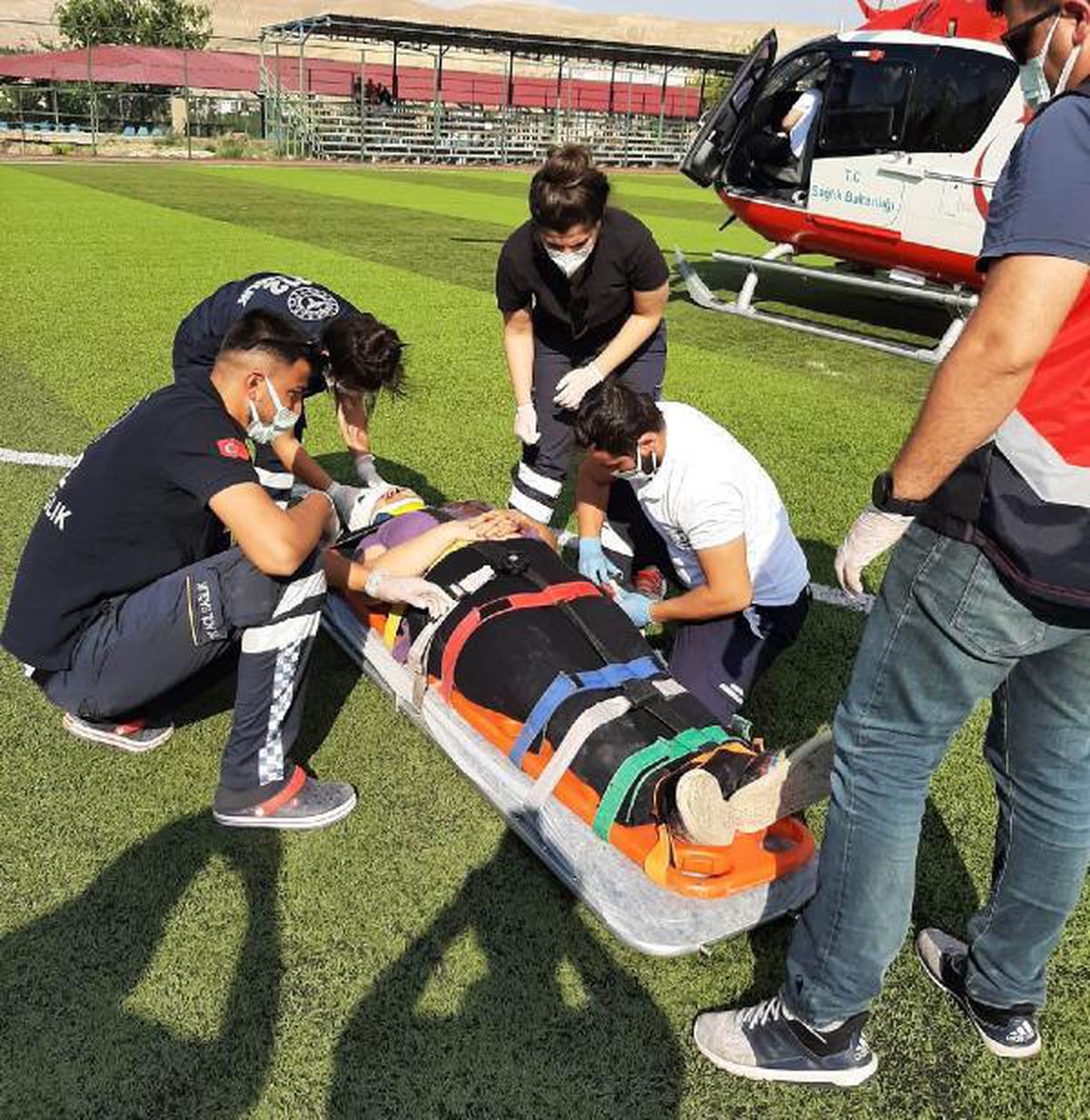 Son dakika haberleri: Kazada yaralanan kadına ambulans helikopterle sevk