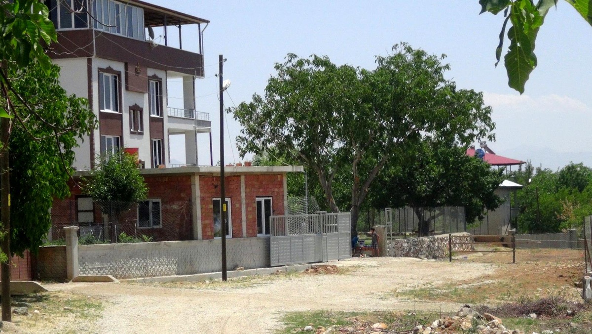 Komşuların yol kavgası kanlı bitti