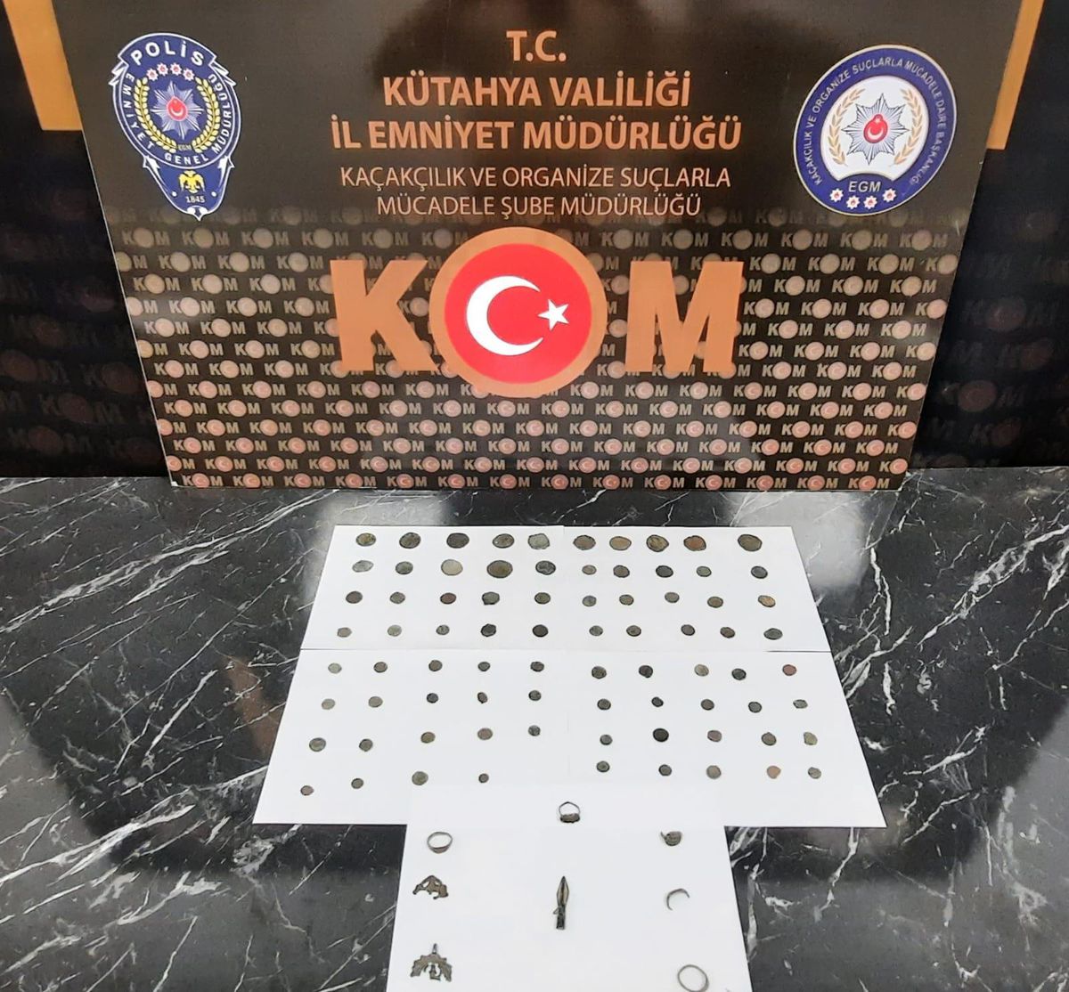 Kütahya\'da tarihi eser niteliğinde olduğu değerlendirilen 87 obje ele geçirildi