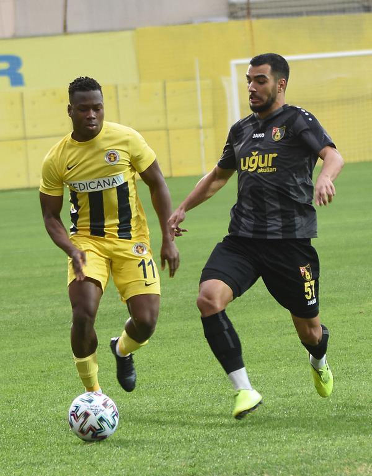 Menemenspor\'da Tidjani Anaane takımda kaldı