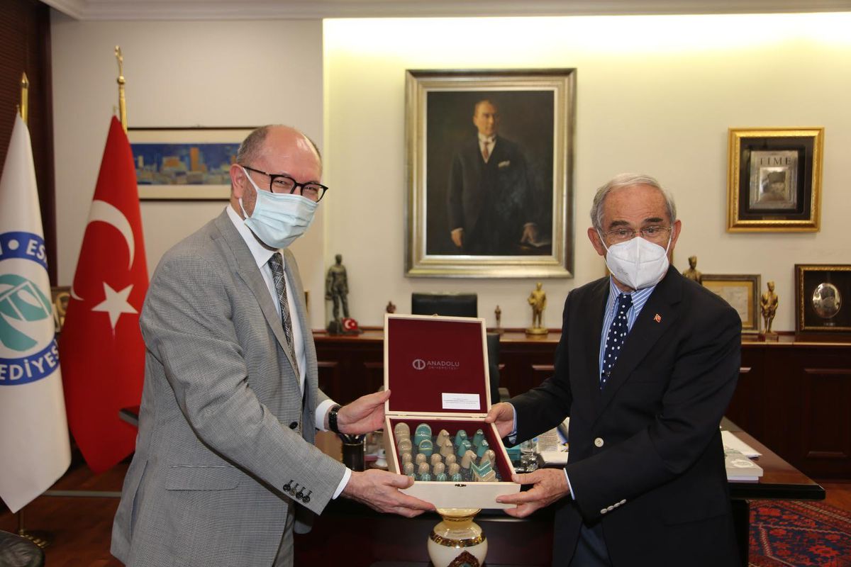 Rektör Erdal, Prof. Dr. Yılmaz Büyükerşen\'e iade-i ziyarette bulundu