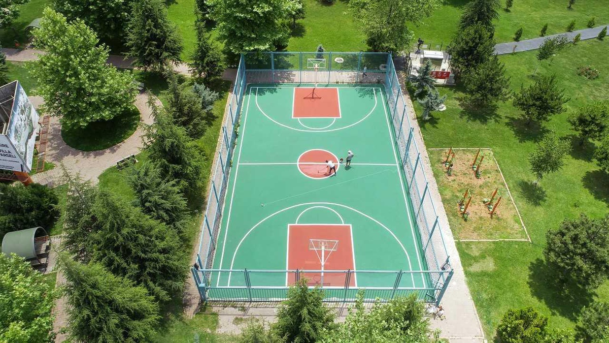Talas Belediyesi spor sahalarını yeniliyor