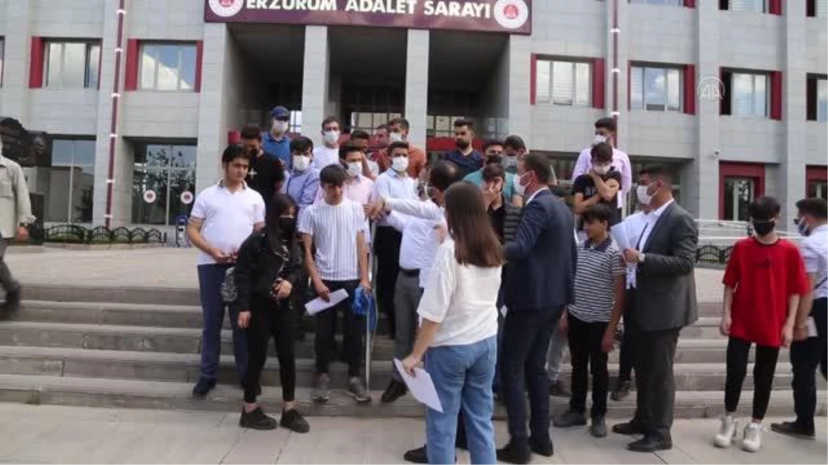 Üniversite sınavına giren gençler, Kılıçdaroğlu\'na 1 liralık manevi tazminat davası açtı