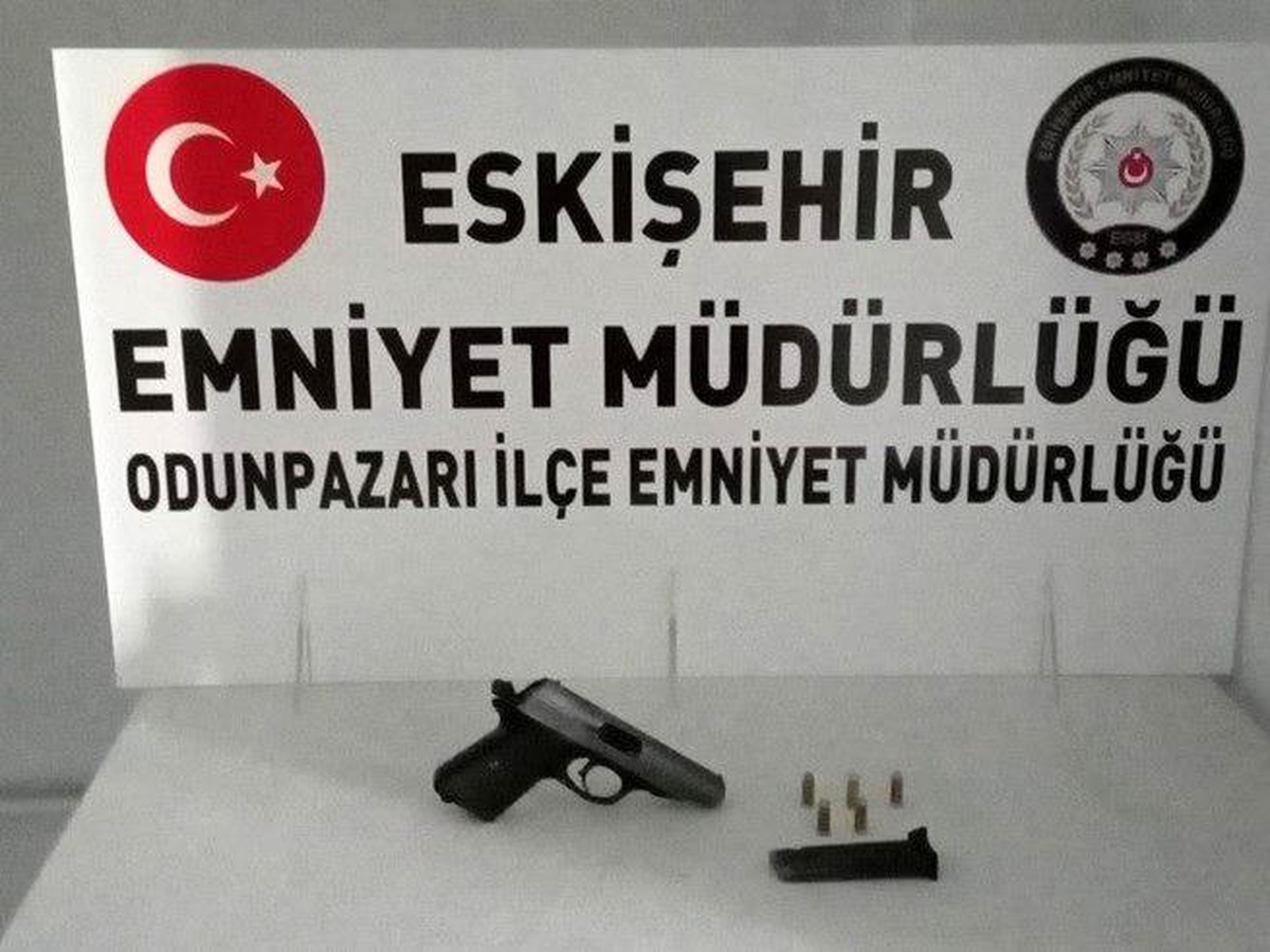 Son dakika haberi... Vatandaşın ihbarıyla aracında silah taşıyan şahıs yakayı ele verdi