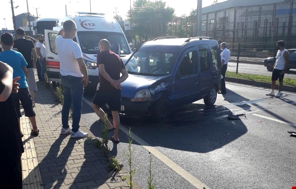 Zonguldak\'ta otomobil ile kamyonet çarpıştı: 2 yaralı