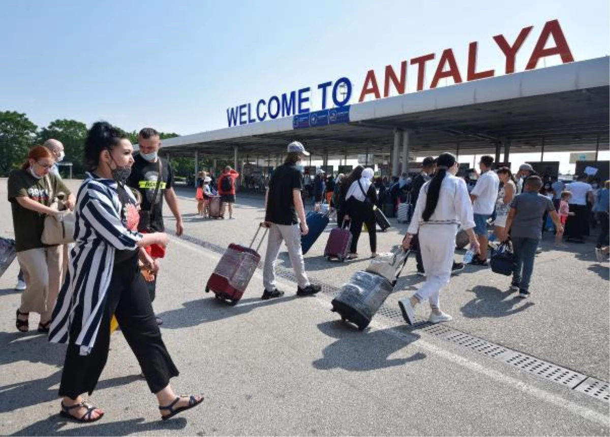 8 günde 120 bin Rus turistin geldiği Antalya, Akdeniz\'de ilk sırada