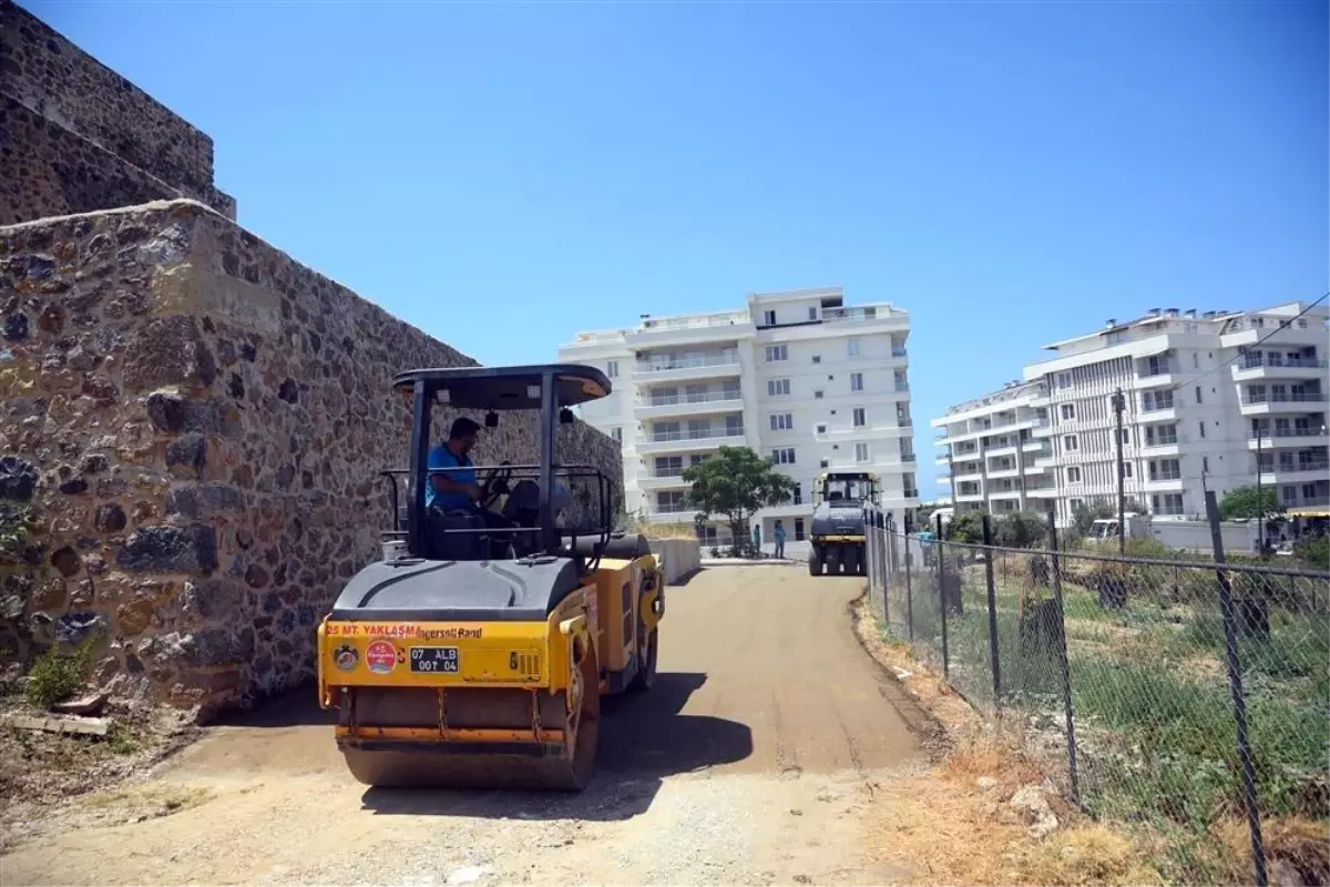 Alanya\'da av köşküne beton yol çalışması