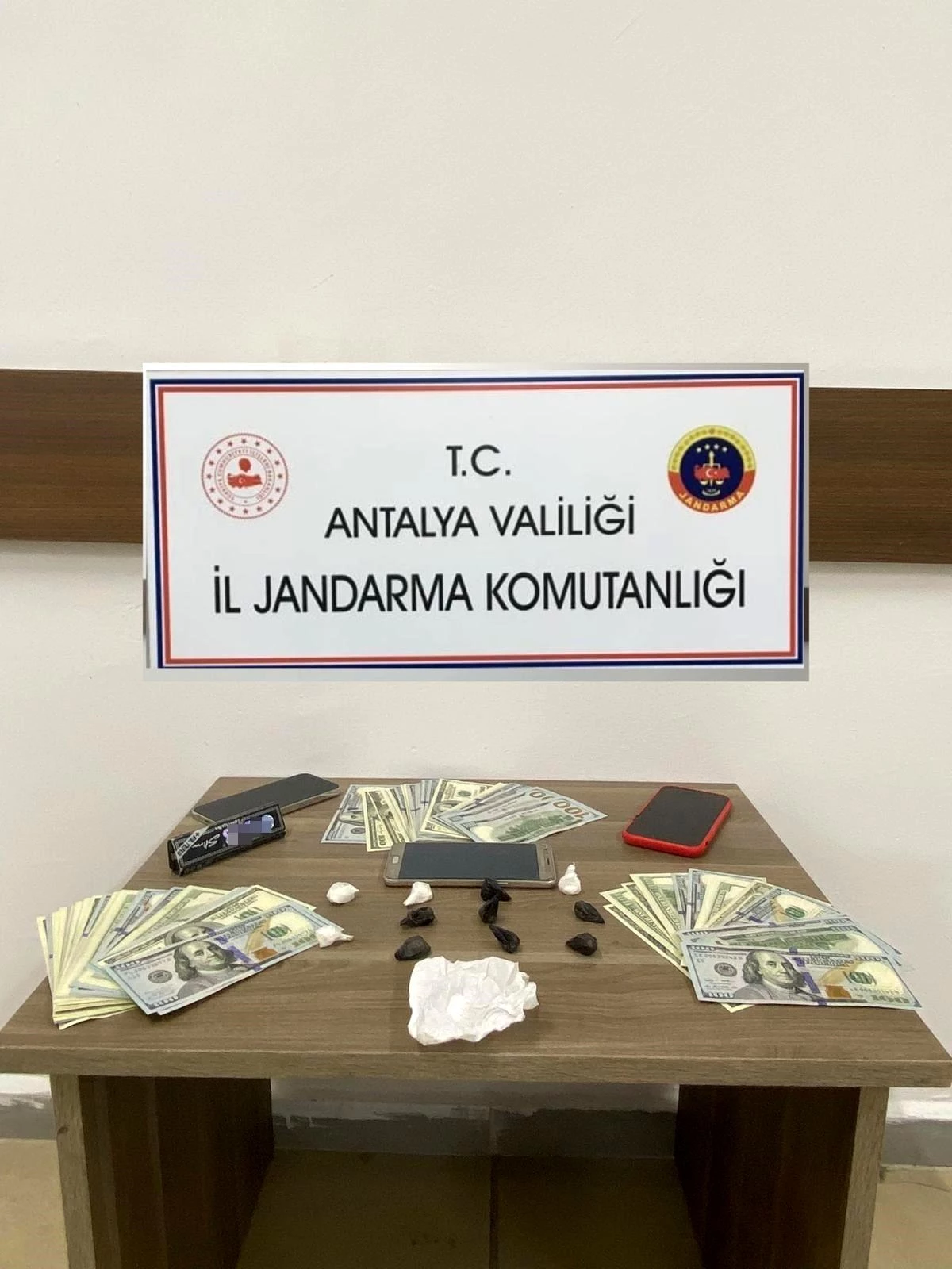 Antalya\'da uyuşturucu operasyonu: 2 gözaltı